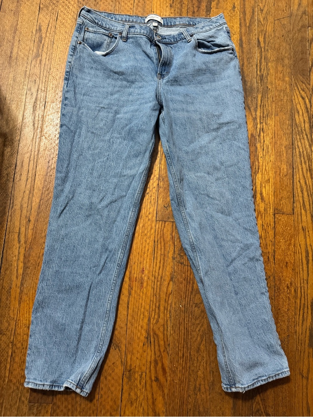 Abercrombie Curve Love The Straight Mid Rise Jean size 16 Long